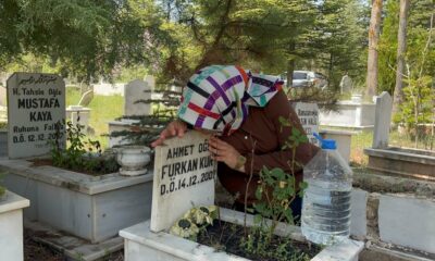 Anneler Günü’nü bebeğinin mezar taşını öperek geçirdi