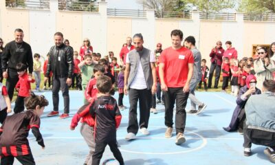 Eskişehirspor futbolcuları özel öğrencileri ziyaret etti