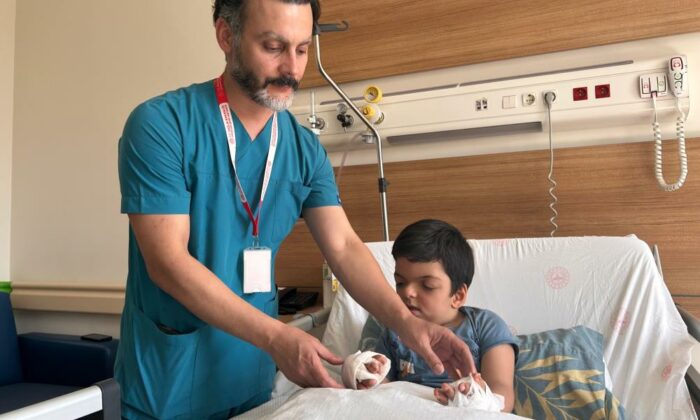 Doktorların ismini yeni duyduğu rahatsızlık Eskişehir’de tedavi edildi, 10 parmağı açıldı