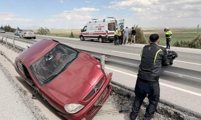 Sürücünün öldüğü kazayı arkadan gelen otomobilin kamerası saniye saniye kaydetti
