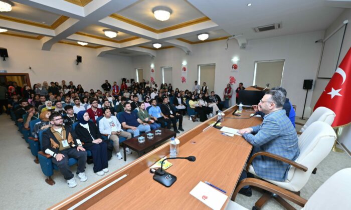 Vali Aksoy, temsilci gençleri ağırladı