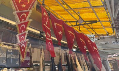 19 Mayıs’ta dükkânlar Türk bayraklarıyla donatıldı