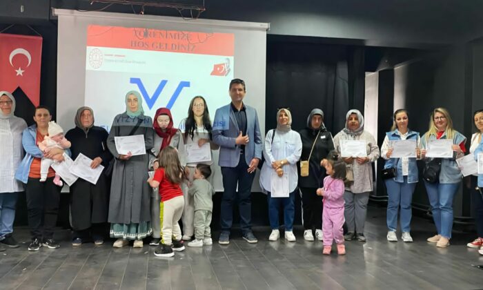 Velilere ‘Velivizyon’ teşekkür belgeleri takdim edildi