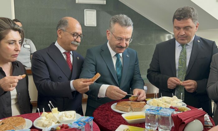 5 Bin yıllık ekmek Halk Ekmek tezgahlarında