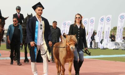 Kep takan sevimli at, 4 bin 500 öğrenci ile birlikte mezun oldu