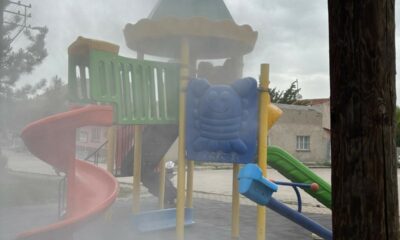 Çocukların oyun parkında yaktığı ateş vatandaşlar tarafından söndürüldü