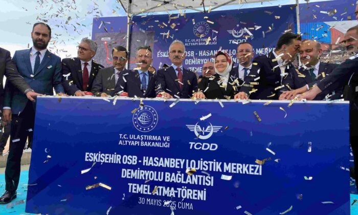 Bakan Uraloğlu, Eskişehir’de Hasanbey Lojistik Merkezi Demiryolu Bağlantısı Temel Atma Töreni’ne katıldı