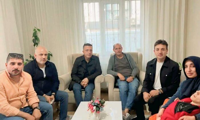 Erzurumlular Derneği Engelli Kızıyla Yaşam Mücadelesi Veren Anneye sahip çıktı