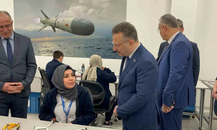 Milli savunma ürünlerinin kritik parçalarını Eskişehirli kadın işçiler üretiyor