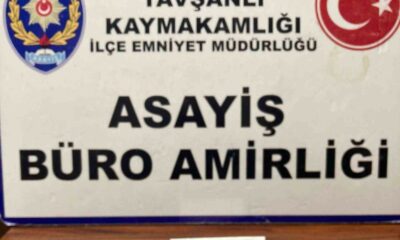 Kütahya’da kitap arasına uyuşturucu koyarak satan şüpheli tutuklandı