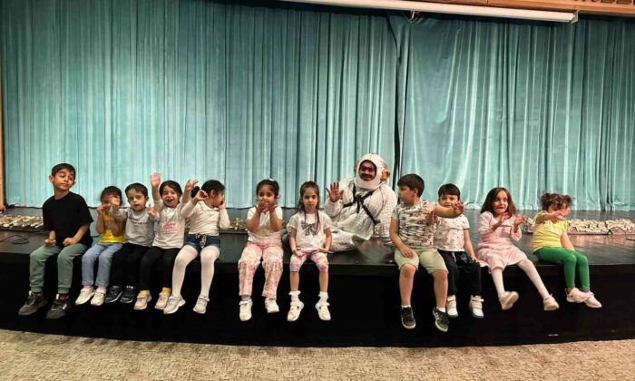 Engelsiz Kreş’te tiyatro mutluluğu