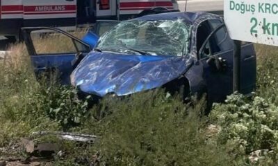 Takla atan otomobilde 2 kişi yaralandı