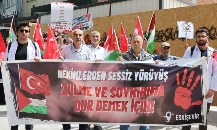 Eskişehir’de Tıp Fakültesi öğrencileri Filistin için yürüdü