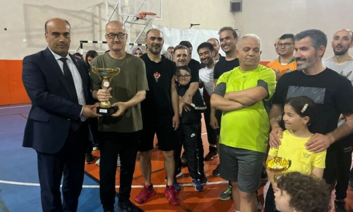 Öğretmenler arası voleybol turnuvası Tavşanlı’da sona erdi