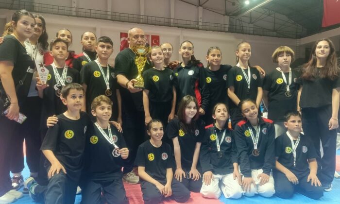 Eskişehirli sporcular ’İller Arası Karate Ligi’nde derece elde etti