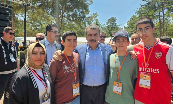 Kütahyalı öğrenci, Uluslararası MEB Robot Yarışması’nda İHA Mini Dron Kategorisinde dünya şampiyonu oldu