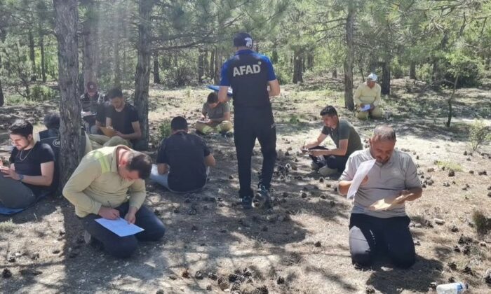 Kütahya Kent Ormanı’nda doğada hayatta kalma ve gece kalma eğitimi