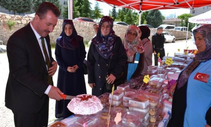 Bilecik’te hayır çarşısı kuruldu