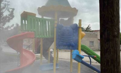 Çocukların oyun parkında yaktığı ateş vatandaşlar tarafından söndürüldü