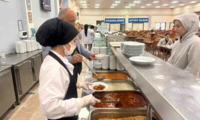 Üniversite öğrencilerine keşkek ikramı