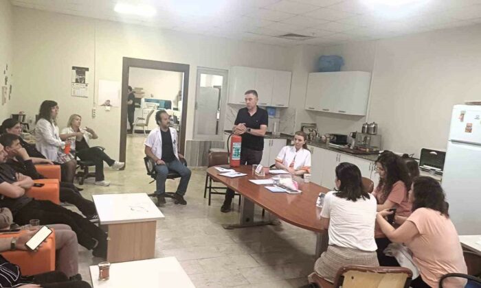 Afyonkarahisar Devlet Hastanesi’nde laboratuvar çalışanlarına hatırlatma eğitimi