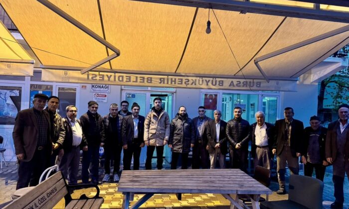 Sabah namazında köylülerle bir araya geldi
