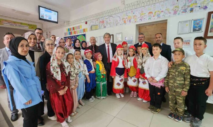 İl Milli Eğitim Müdürü Yılmaz: “Bu dünyada anne, babanızın ve öğretmenlerinizin duaları sizi başarıya götürür”