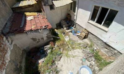 Çöp ev mahalleliyi isyan ettirdi