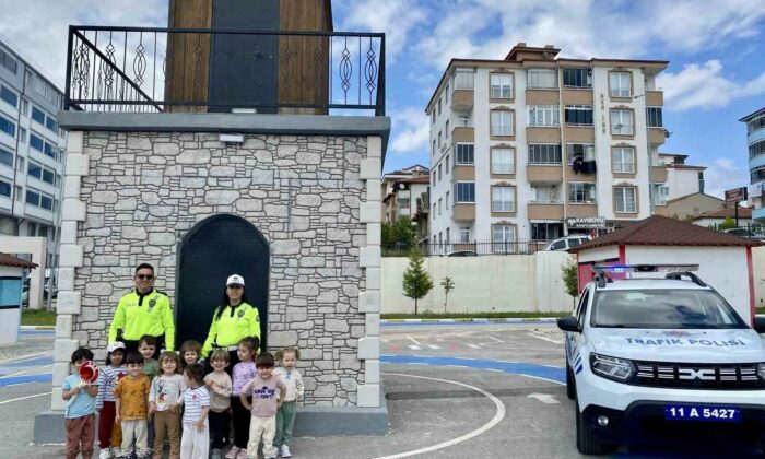Minik öğrenciler polislik mesleğini yakından tanıdı