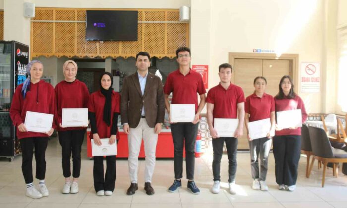 Hisarcık’ta başarılı öğrenciler ödüllendirildi