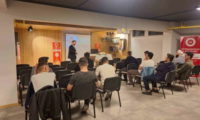 Afyonkarahisar’da “Baba Okulu” seminerine katılanlara belge takdimi