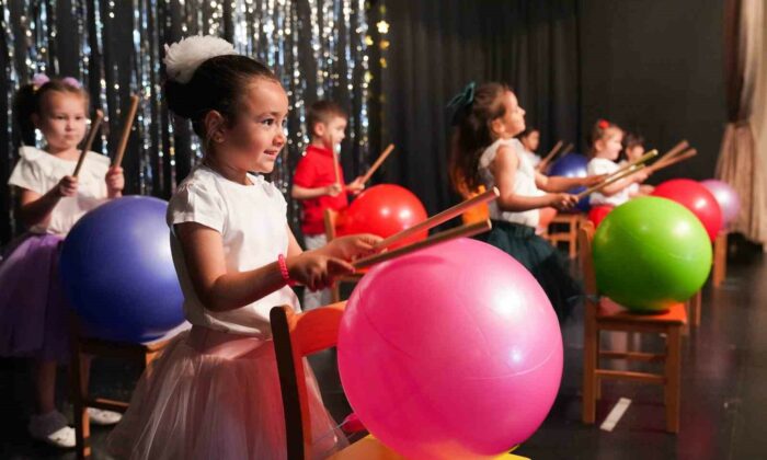 Minikler yıl sonu gösterilerinde hünerlerini sergiledi