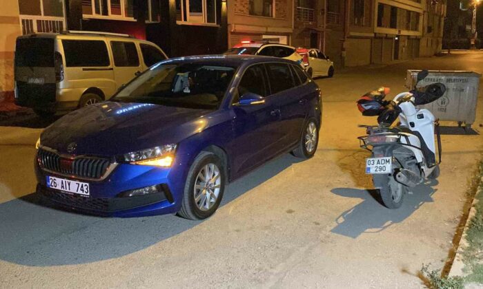 Motosikletli kurye otomobille çarpıştı: 1 yaralı