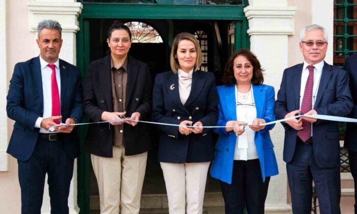 ‘İz Bırakanlar’ sergisi sanatseverle buluştu
