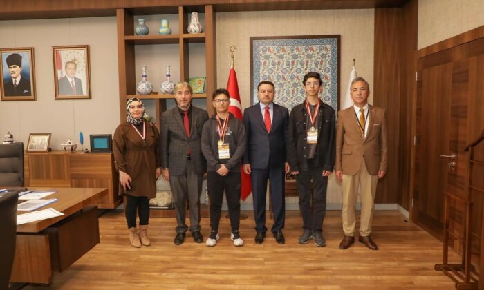 Vali Musa Işın’dan dünya birincisi öğrencilere tebrik