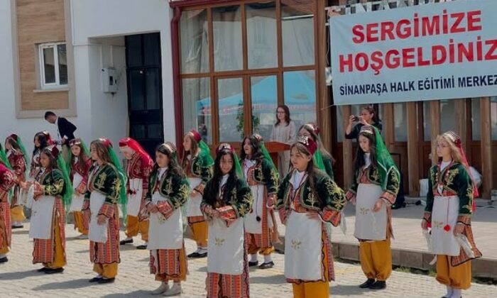 Sinanpaşa’da Hayat Boyu Öğrenme Haftası Yıl Sonu Sergisi açıldı