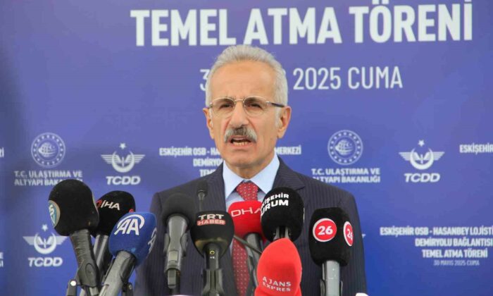 Bakan Uraloğlu, Eskişehir’de Hasanbey Lojistik Merkezi Demiryolu Bağlantısı Temel Atma Töreni’ne katıldı