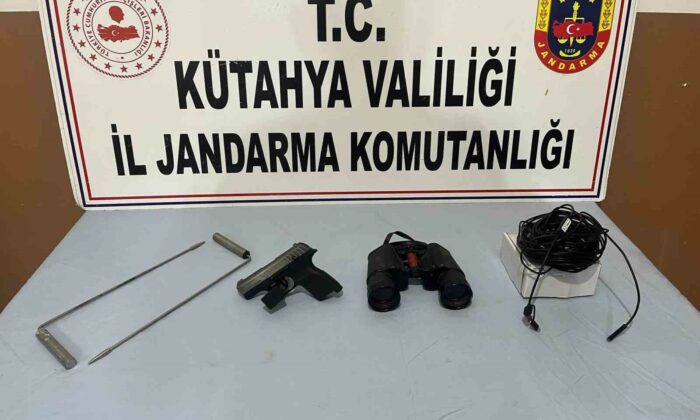 Kütahya’da jandarmadan kaçak kazı operasyonu: 2 şüpheli gözaltına alındı