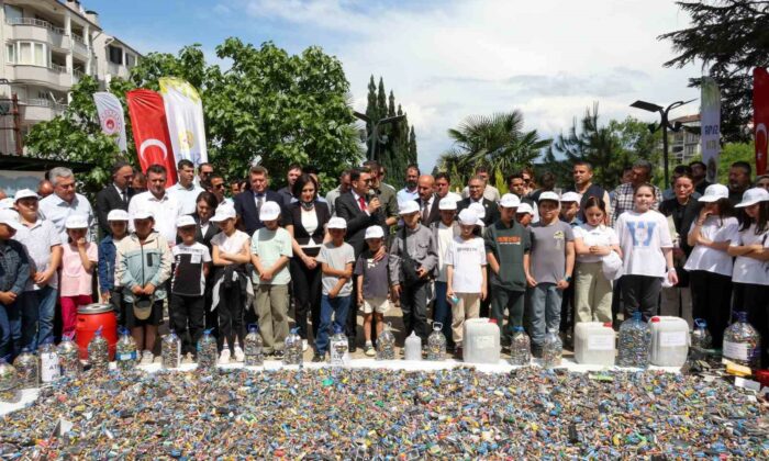 Bilecik’te öğrenciler 2 bin 543 kilogram atık pil topladı