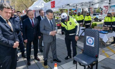 Vali Aksoy, polis ekiplerince kurulan stantları ziyaret etti