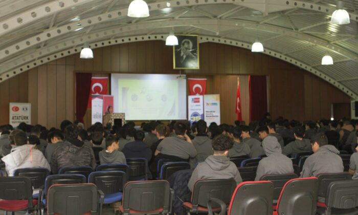 GENÇ AR-GE etkinliğinde öğrenciler, girişimcilik ve yenilikle buluştu
