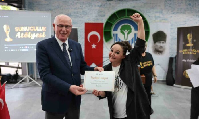 Odunpazarı Belediyesi Sunuculuk Atölyesi’nden mezuniyet coşkusu