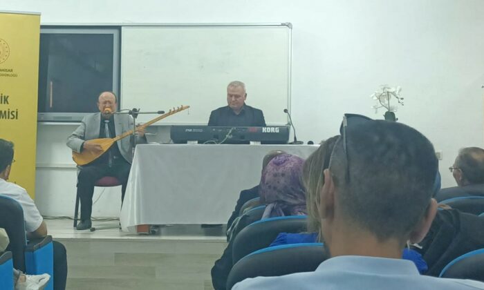 Afyonkarahisar’da Yerel Sanatçı Nevzat Altındağ öğretmenlerle buluştu
