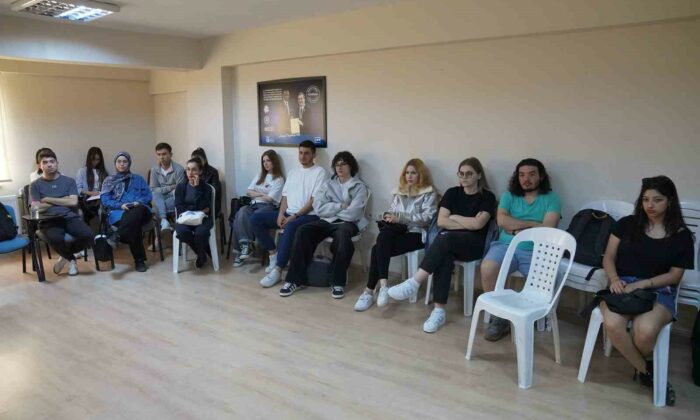 Gençlere toplumsal cinsiyet eşitliği ve flört şiddeti anlatıldı