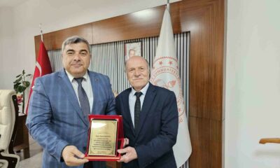 Yılların emektar eğitimcisi emekliye ayrıldı