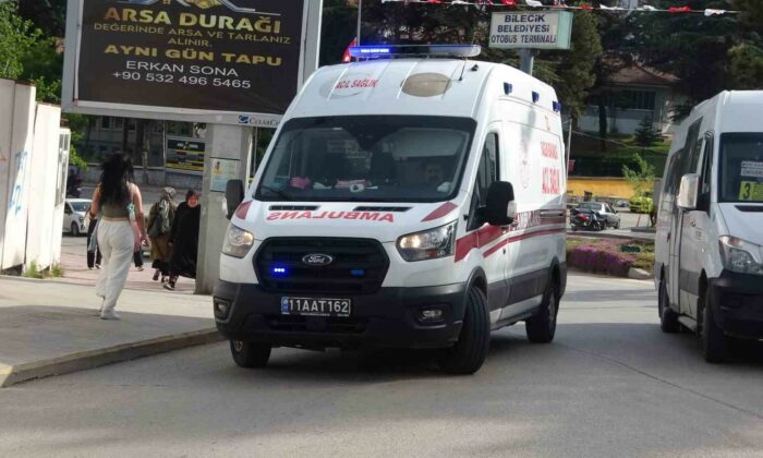 Bilecik’te motosikletin çarptığı yaya hastaneye kaldırıldı