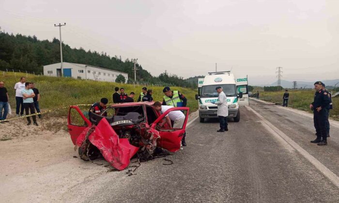Bilecik’te 2 otomobil kafa kafaya çarpıştı: 3 ölü, 1 yaralı
