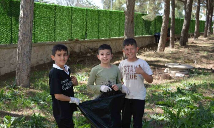Öğrenciler çevre bilincine dikkat çekti