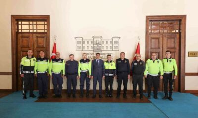 Vali Şefik Aygöl’den trafik personeline başarı belgesi