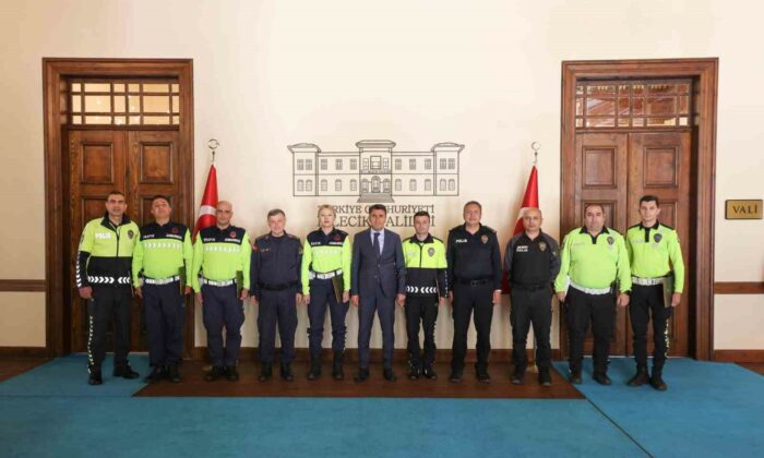 Vali Şefik Aygöl’den trafik personeline başarı belgesi
